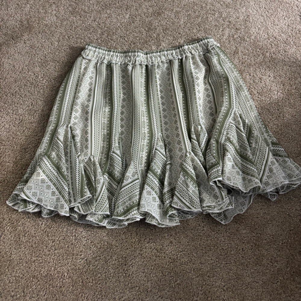 Forever 21 green and cream patterned skirt